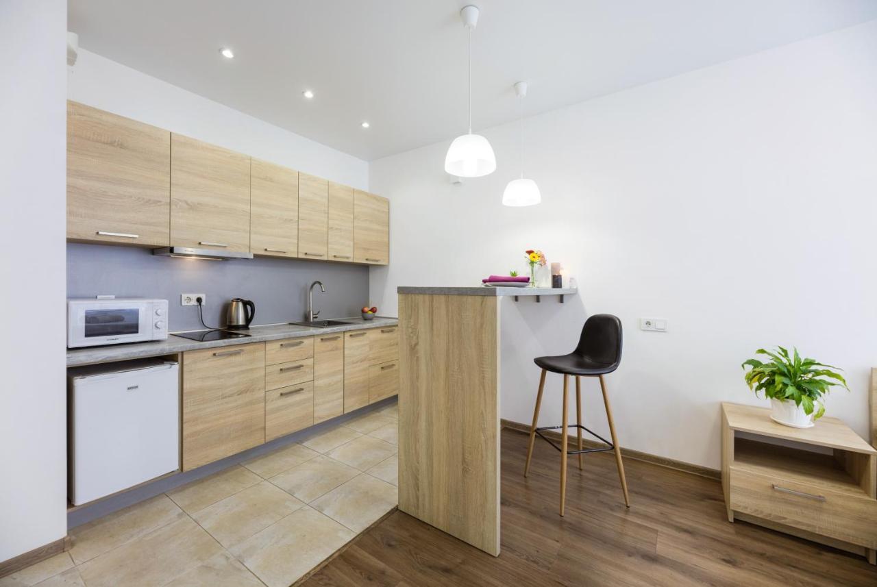 Nyvky Like Home - Studio - Apt 20 Kiev Esterno foto