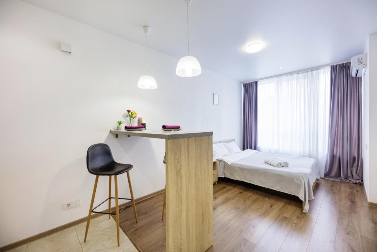 Nyvky Like Home - Studio - Apt 20 Kiev Esterno foto