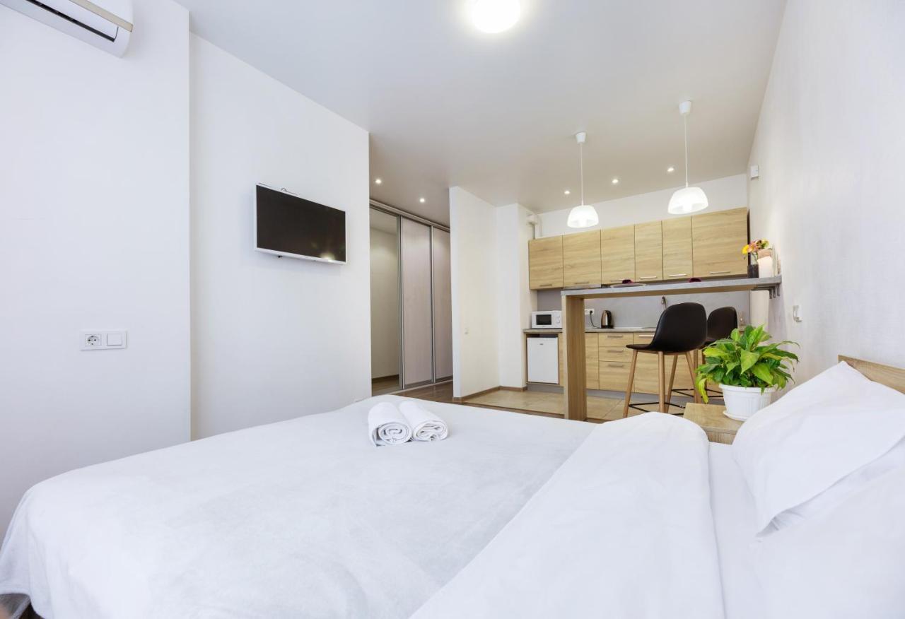 Nyvky Like Home - Studio - Apt 20 Kiev Esterno foto