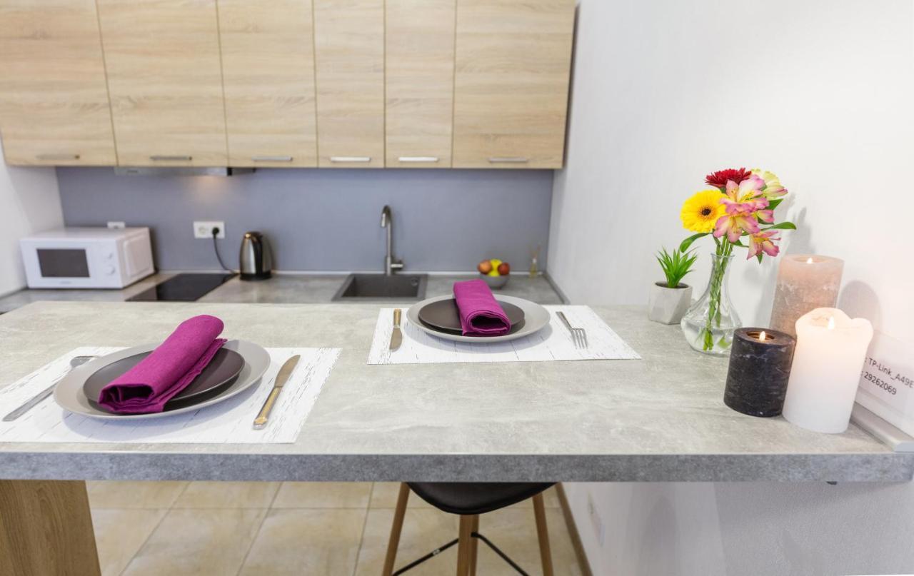 Nyvky Like Home - Studio - Apt 20 Kiev Esterno foto